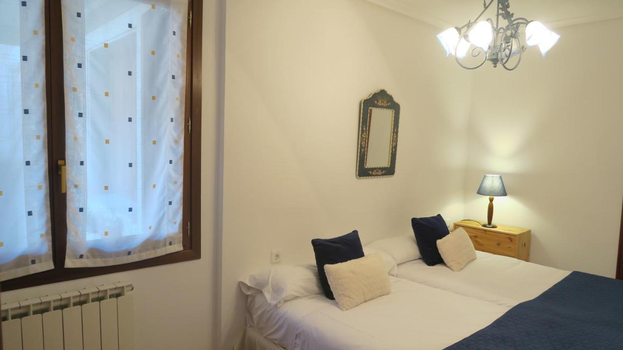 Apartamentos Palacio Azcarate Travesia Calvario เอซกาไรย์ ภายนอก รูปภาพ